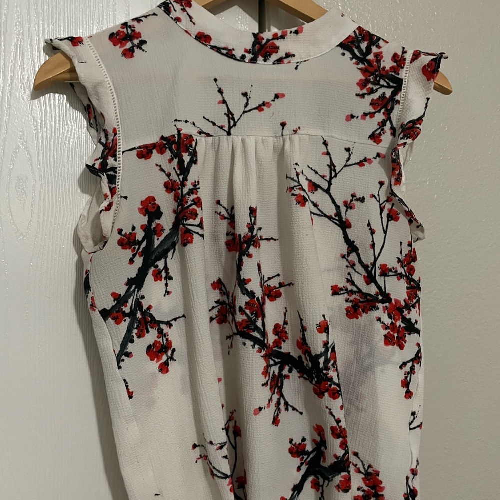 Japanese blossom design top. Used, does not stretch but flow material.